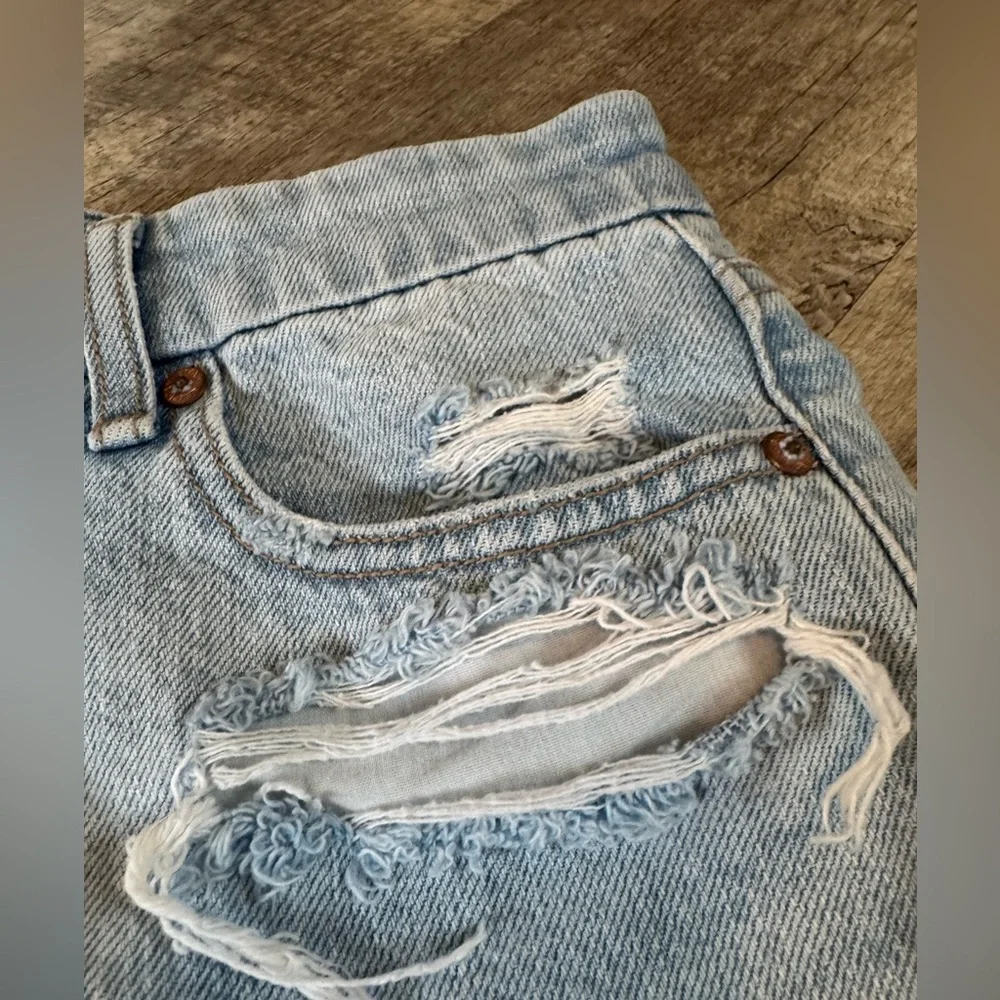 American Eagle size 0 stretch Curvy 90s Boyfriend Jean shorts, distressed - Picture 2 of 12